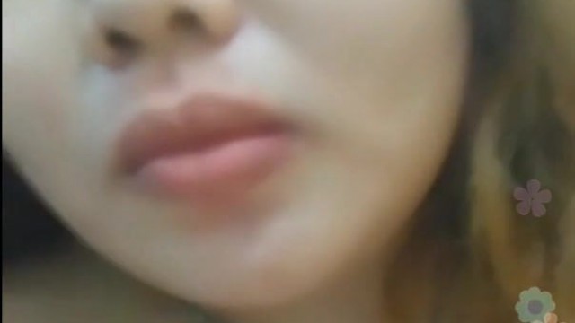 Indonesian bbw girl masturbating on live